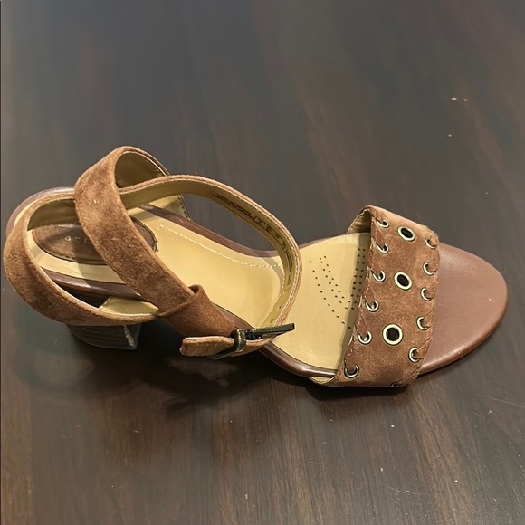 CLARKS Women's RALENE SHEEN Open Toe Sandals Stacked Heel Dark Tan Size 6.5 - Picture 3 of 17